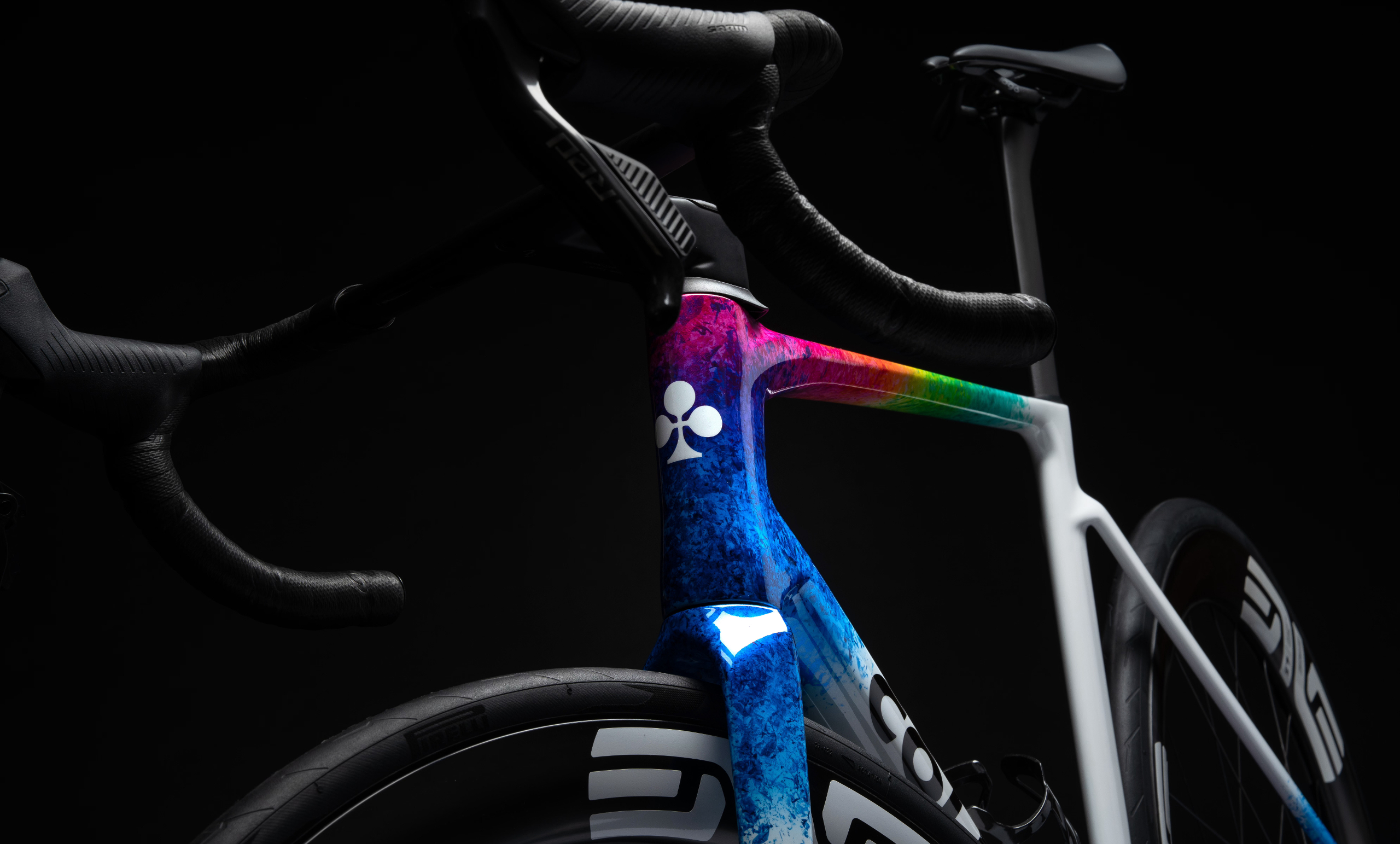 Новые цвета для самой легкой рамы: обновление Colnago V5Rs