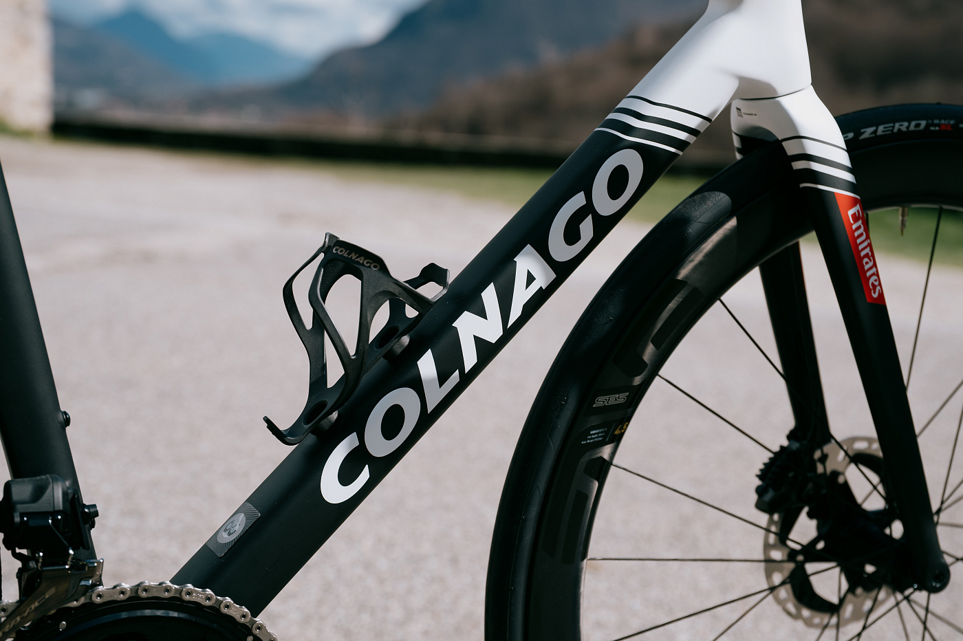 Colnago V5Rs Dura-Ace Di2 Fulcrum Sharq 57 SDM5 / Team UAE