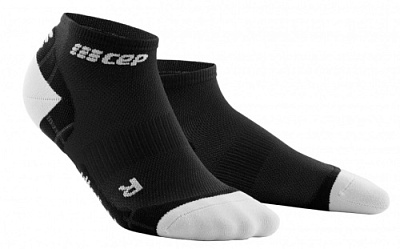 Мужские ультралегкие спортивные компрессионные носки CEP Ultralight Low Cut Socks / Черный-Белый
