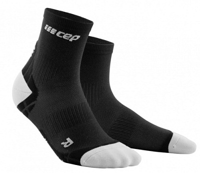 Мужские ультралегкие спортивные компрессионные носки CEP Ultralight Short Socks / Черный