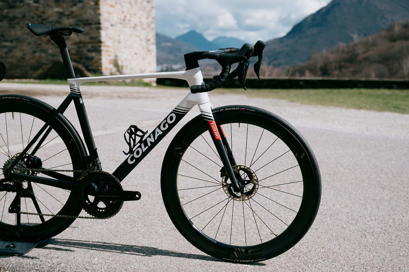 Colnago V5Rs Dura-Ace Di2 Fulcrum Sharq 57 SDM5 / Team UAE
